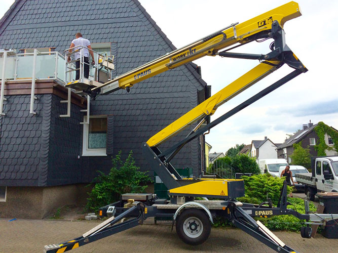 Hubarbeitsbühne montiert auf einem 1,7 t Anhänger